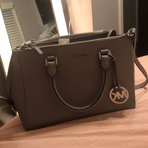michael kors medium saffiano sutton